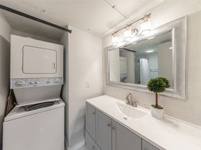 10811 Richmond Avenue 8, Houston TX 77042
