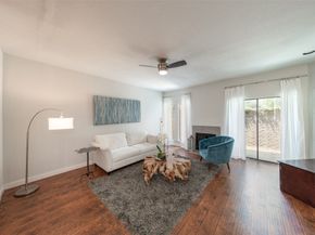 10811 Richmond Avenue 8, Houston TX 77042