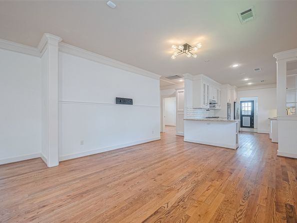 901 W 21st Street, Houston TX 77008