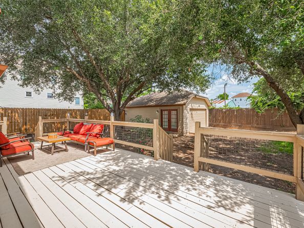 901 W 21st Street, Houston TX 77008