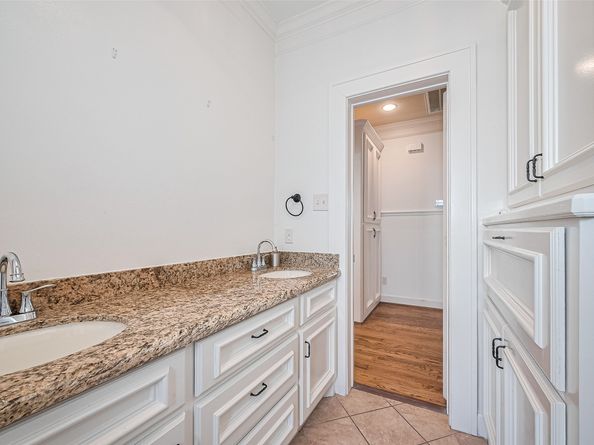 901 W 21st Street, Houston TX 77008