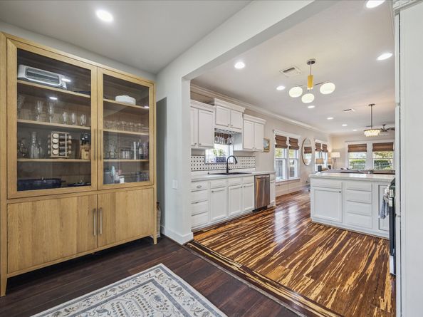 1124 Dunbar Street, Houston TX 77009