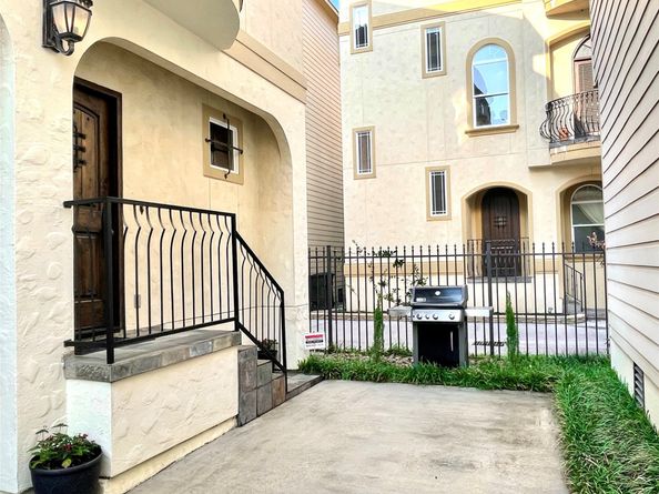 1241 W 24th Street C, Houston TX 77008