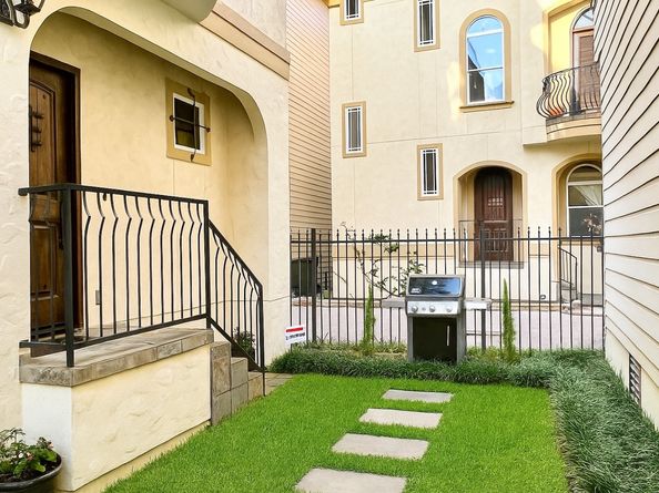 1241 W 24th Street C, Houston TX 77008