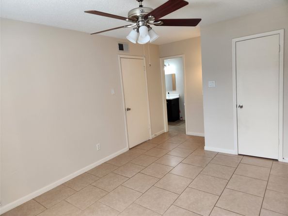 2750 Holly Hall Street 304, Houston TX 77054