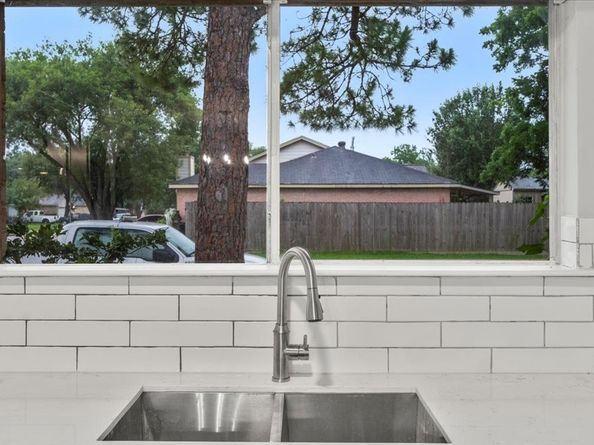 10622 Highland Woods Drive, Sugar Land TX 77498