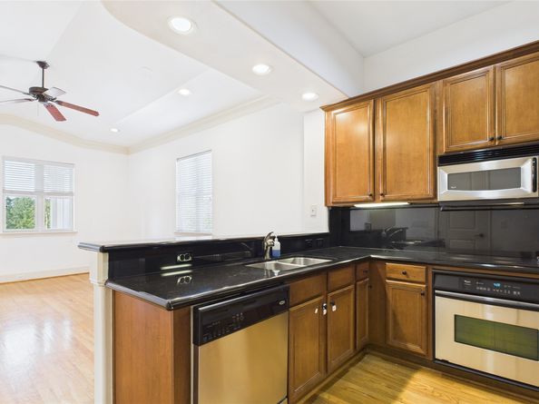 58 Briar Hollow Lane 403, Houston TX 77027