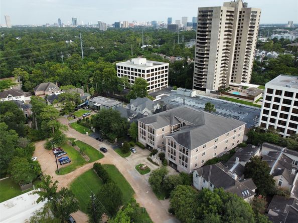 58 Briar Hollow Lane 403, Houston TX 77027