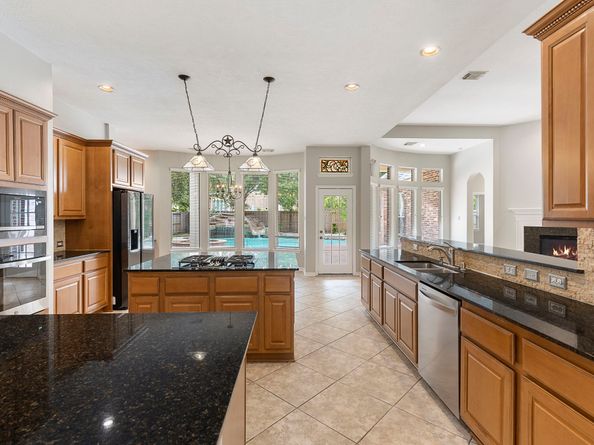 6 Hithervale Court, The Woodlands TX 77382