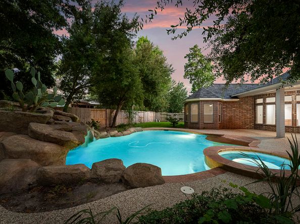6 Hithervale Court, The Woodlands TX 77382