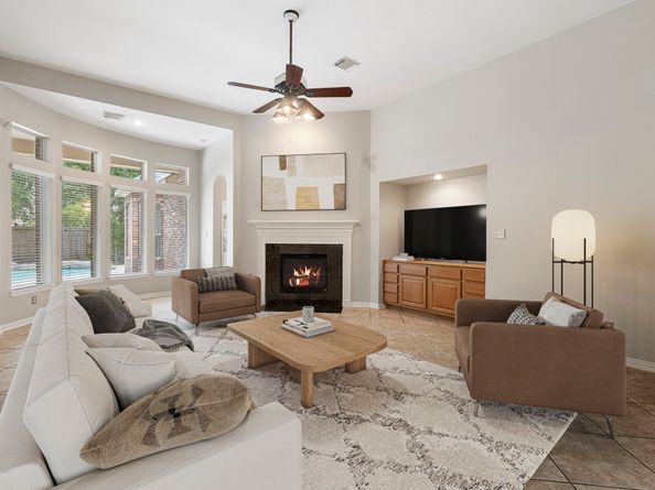 6 Hithervale Court, The Woodlands TX 77382