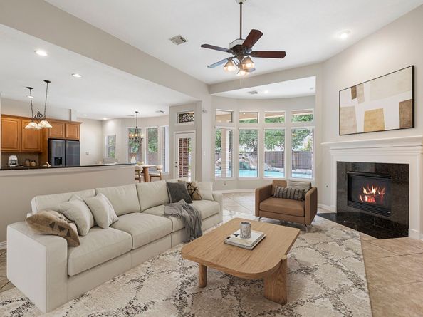 6 Hithervale Court, The Woodlands TX 77382