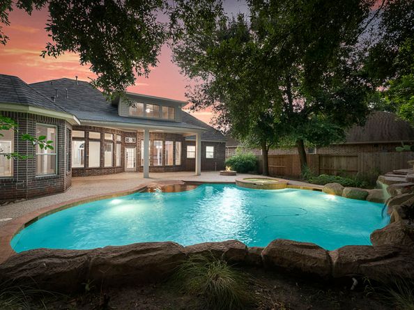 6 Hithervale Court, The Woodlands TX 77382