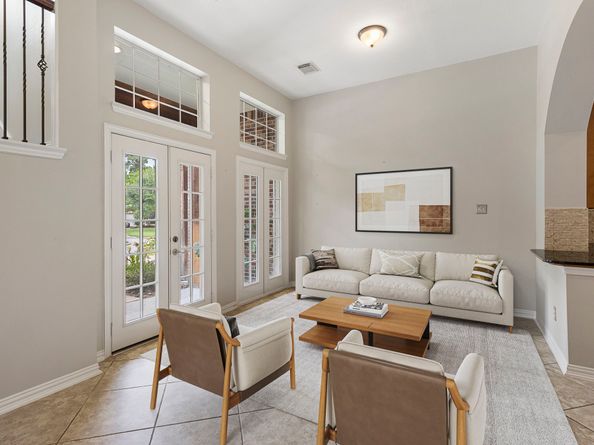 6 Hithervale Court, The Woodlands TX 77382