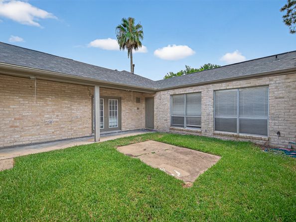 10815 Shawnbrook Drive, Houston TX 77071