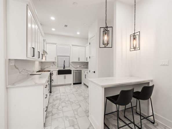 2416 Sumpter Street A, Houston TX 77026