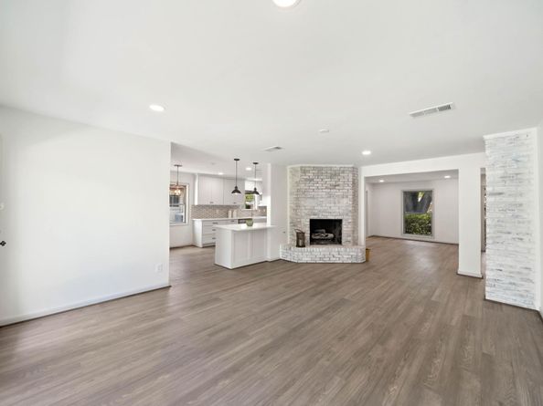 10110 Bob White Drive, Houston TX 77096