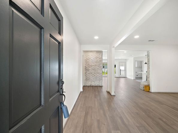 10110 Bob White Drive, Houston TX 77096