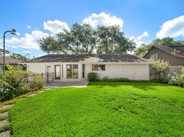 10110 Bob White Drive, Houston TX 77096