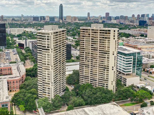15 Greenway Plaza 8G, Houston TX 77046
