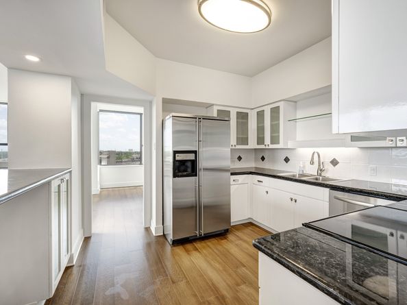 15 Greenway Plaza 8G, Houston TX 77046