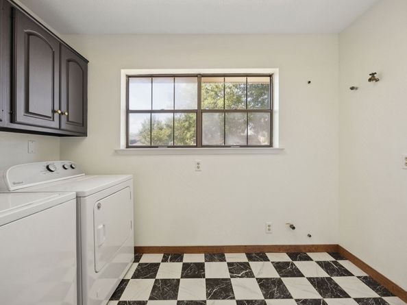 1721 Saxon Drive, Houston TX 77018