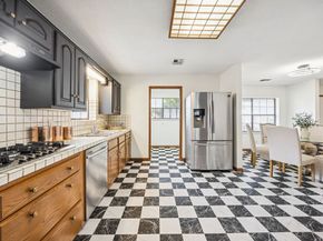 1721 Saxon Drive, Houston TX 77018