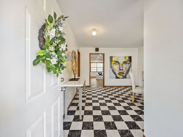 1721 Saxon Drive, Houston TX 77018