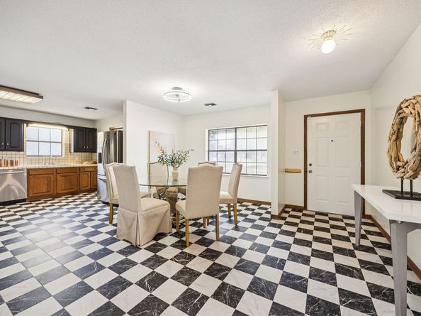 1721 Saxon Drive, Houston TX 77018