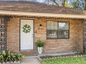 1721 Saxon Drive, Houston TX 77018
