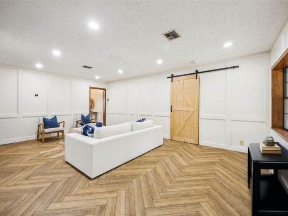 1721 Saxon Drive, Houston TX 77018
