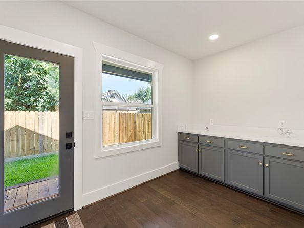 112 Goldenrod Street, Houston TX 77009