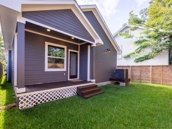 112 Goldenrod Street, Houston TX 77009