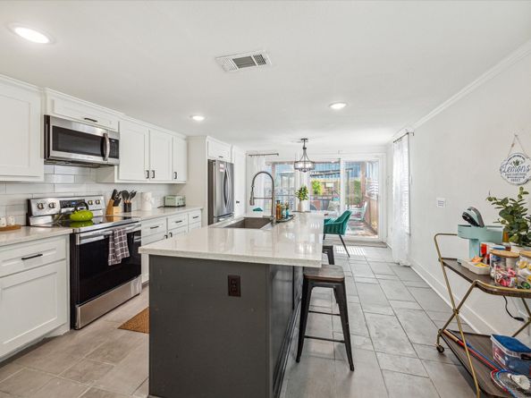 1206 Fairbanks Street, Houston TX 77009