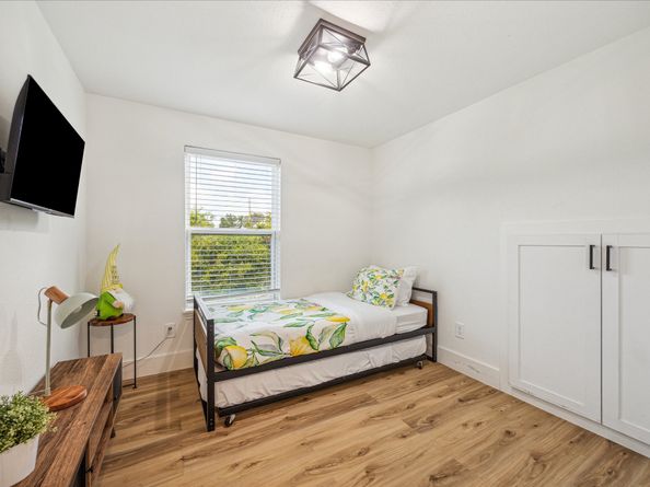 1206 Fairbanks Street, Houston TX 77009