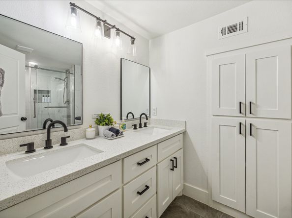 1206 Fairbanks Street, Houston TX 77009