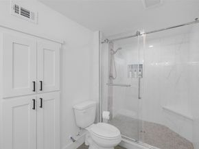 1206 Fairbanks Street, Houston TX 77009