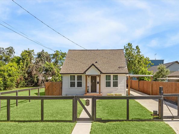 1206 Fairbanks Street, Houston TX 77009
