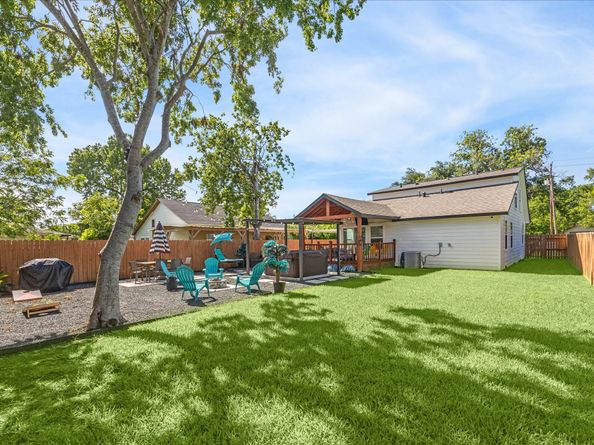 1206 Fairbanks Street, Houston TX 77009