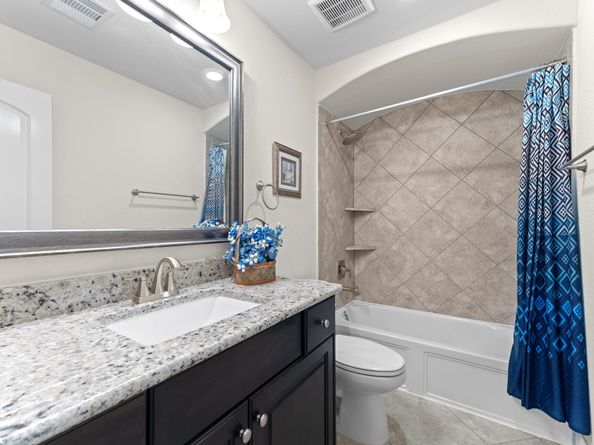 1402 Graystone Hills Drive, Conroe TX 77304