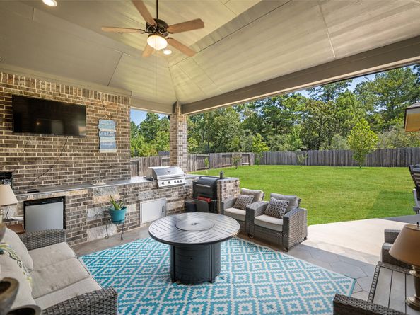 1406 Graystone Hills Drive, Conroe TX 77304