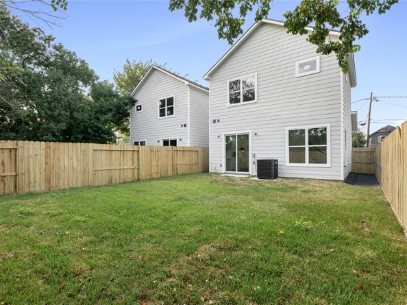 8206 Barlow Street, Houston TX 77028