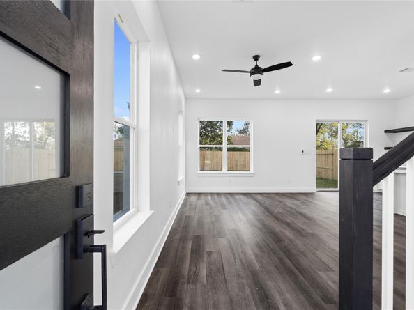 8206 Barlow Street, Houston TX 77028