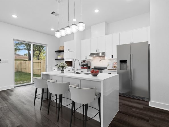 8206 Barlow Street, Houston TX 77028