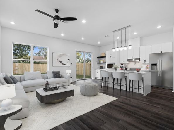 8206 Barlow Street, Houston TX 77028