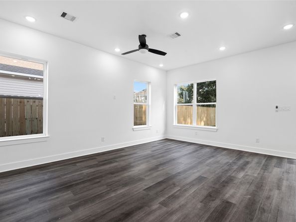 8206 Barlow Street, Houston TX 77028