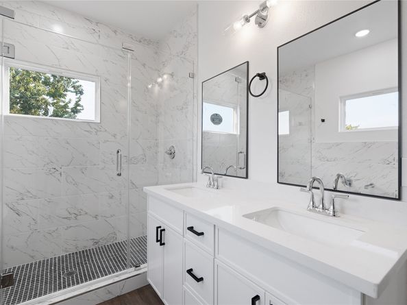 8206 Barlow Street, Houston TX 77028