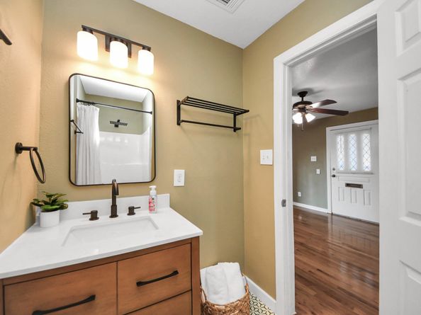 922 Hahlo Street, Houston TX 77020