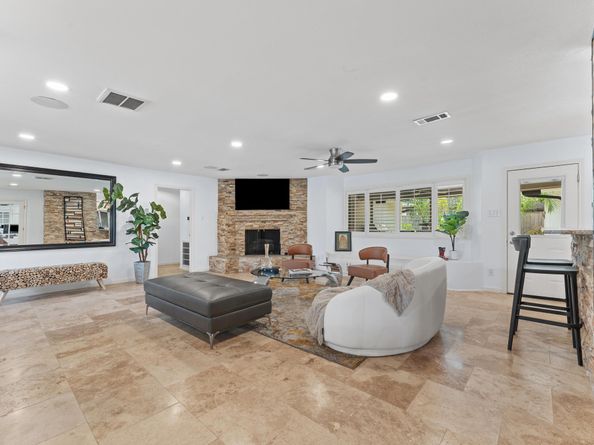 5511 Queensloch Drive, Houston TX 77096