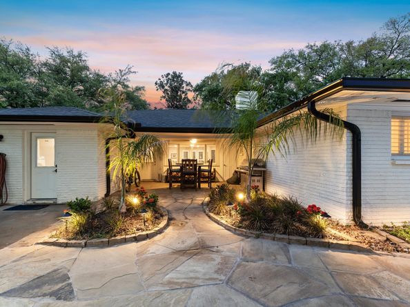 5511 Queensloch Drive, Houston TX 77096